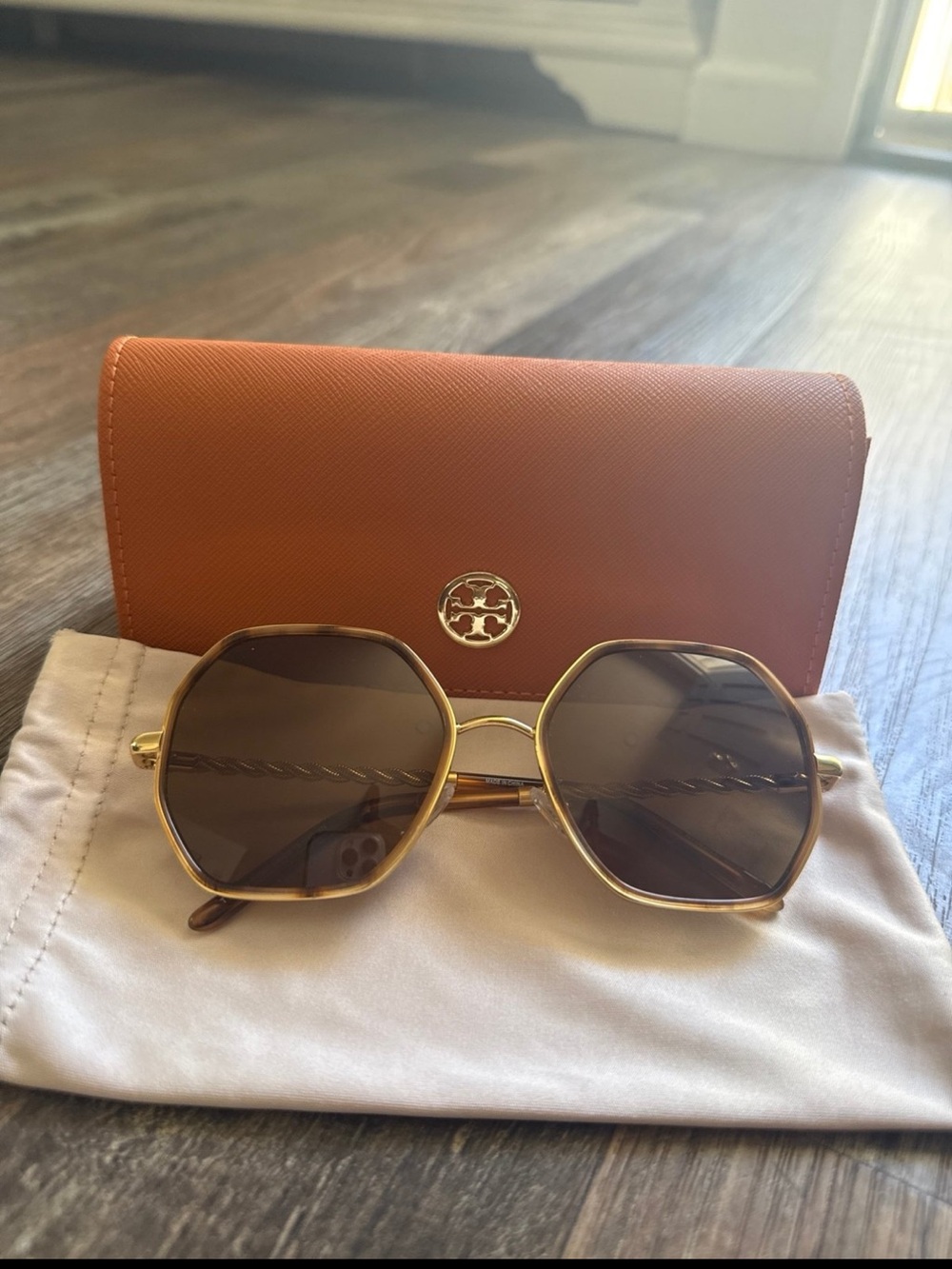 Torry Burch Sunglasses (NWOT)